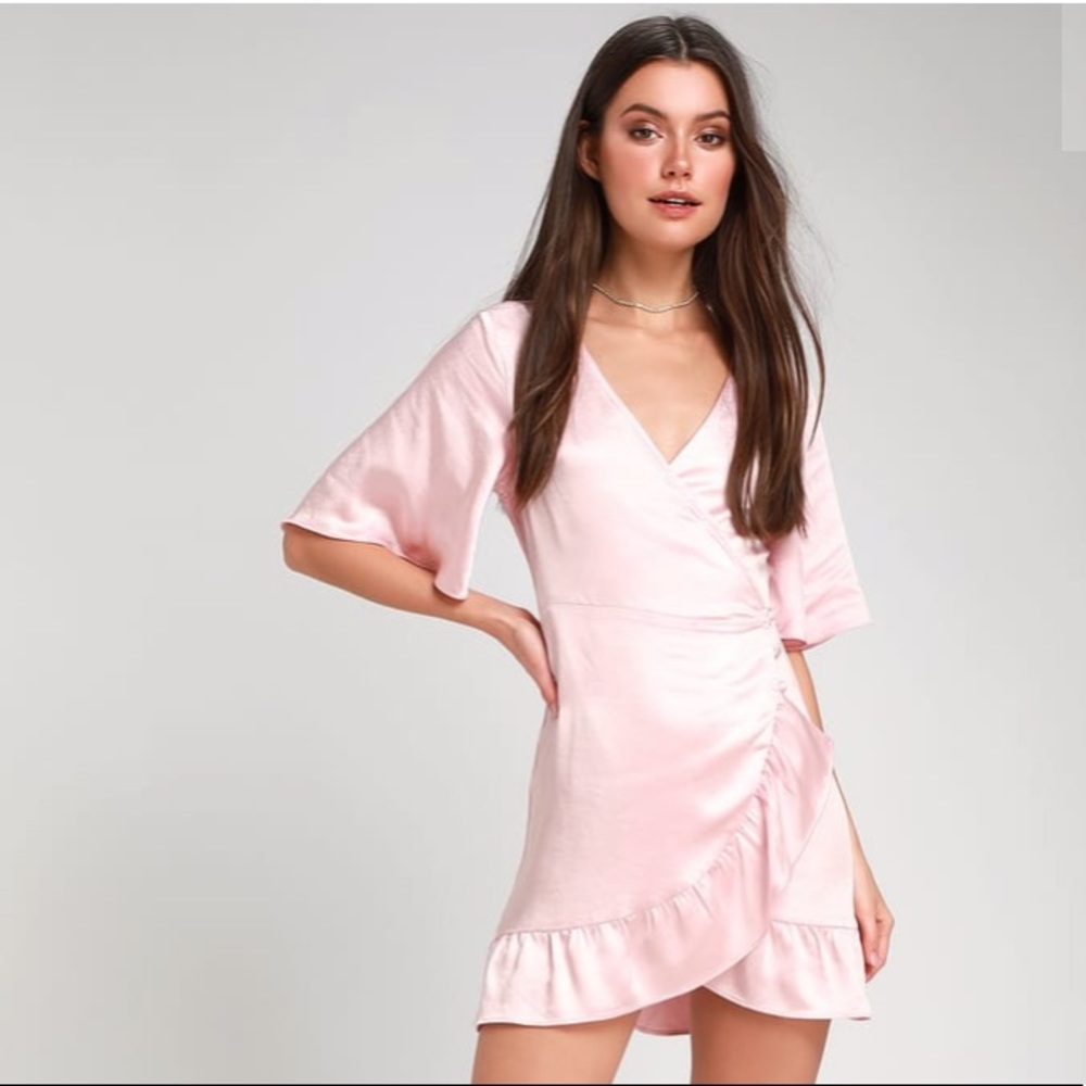 Lulu’s NWT Blush Satin Mini Wrap Dress Sz Medium